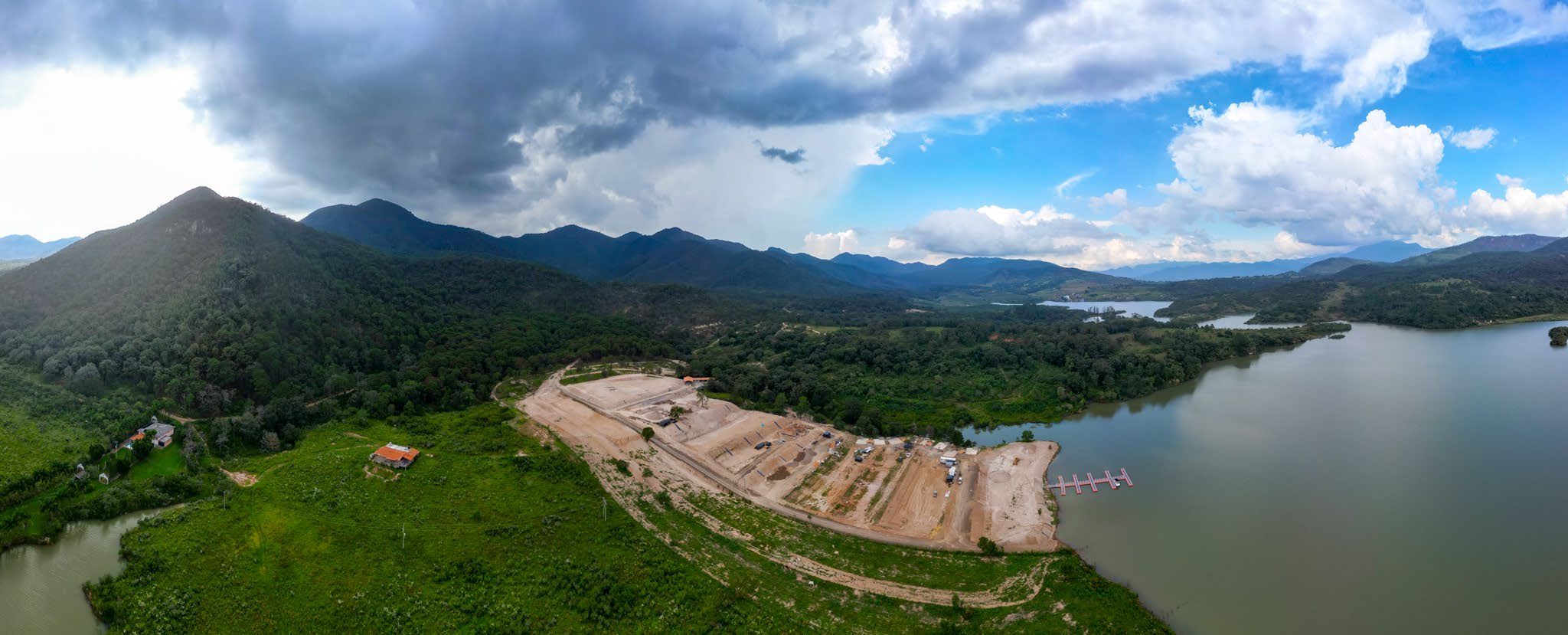 Panorámica de la Presa Corrinchis