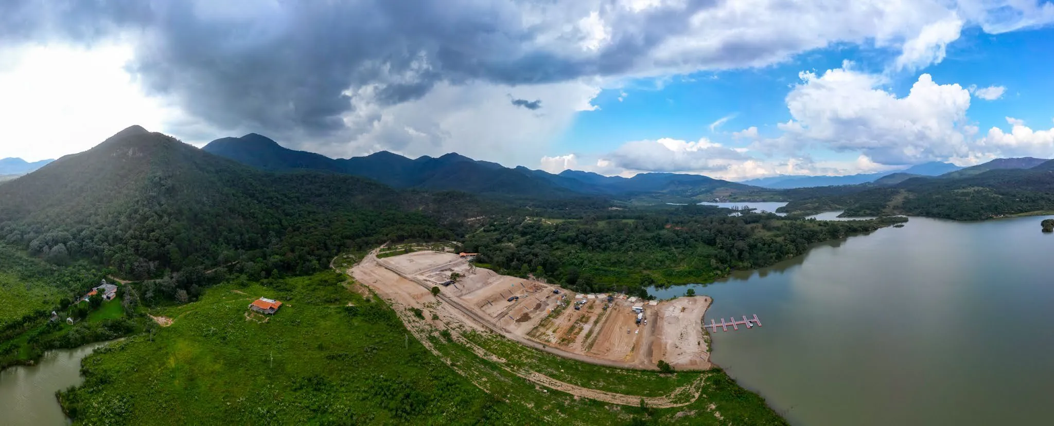 Panoramic view of Presa Corrinchis